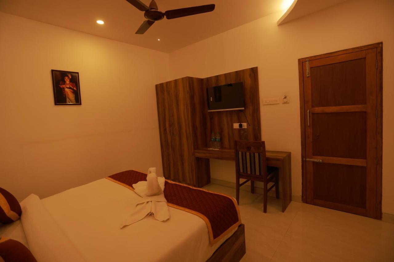 Malavikas Black Beach Resort Varkala Kültér fotó